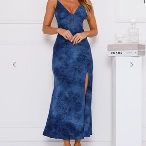 Elegant Blue Floral Maxi Dress